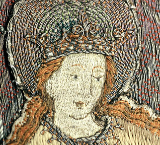 Sog. Paillettenkasel aus violettem Seidensamt mit niederrheinischen Stickereien, Museum Schnütgen in Köln Paillettenkasel aus violettem Seidensamt